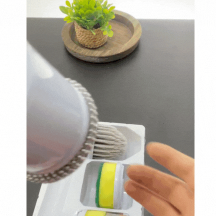 ¿Por qué seguir lavando tus platos como en los años 80´s... cuando este cepillo eléctrico lo hace por ti 3 veces más rápido? Corta grasa. Quita sarro. Ahorra tiempo. Tu cocina limpia en minutos — sin que maltrates tu espalda.